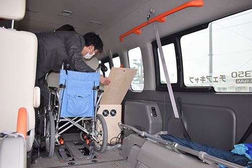 防災福祉車両の社内の様子