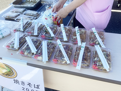 焼きそばの販売コーナー
