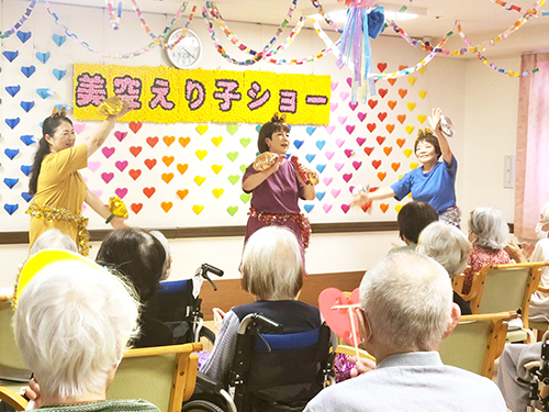 年下の男の子を歌う大きめのキャンディーズ