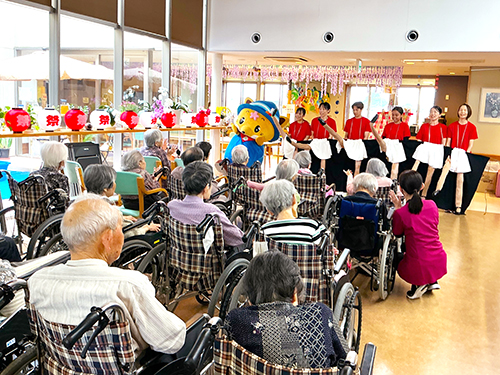 かいさいの華まつりオープニングでかいづっちとダンス