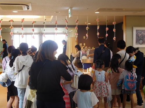 千本引きと輪投げに大行列