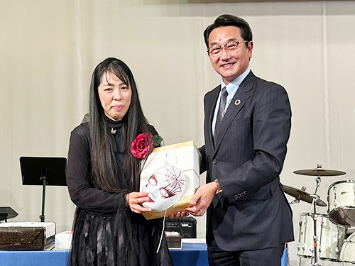 十六リース賞を獲得した岡田さん
