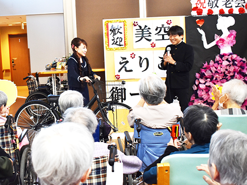 「青い山脈」では美空えり子さんが自転車で登場