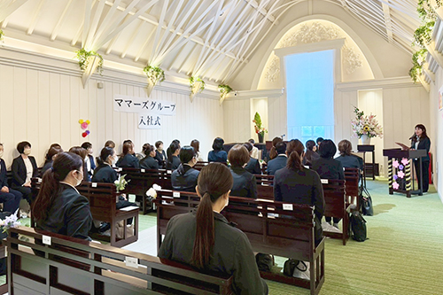 2025年度ママーズグループ入社式の様子