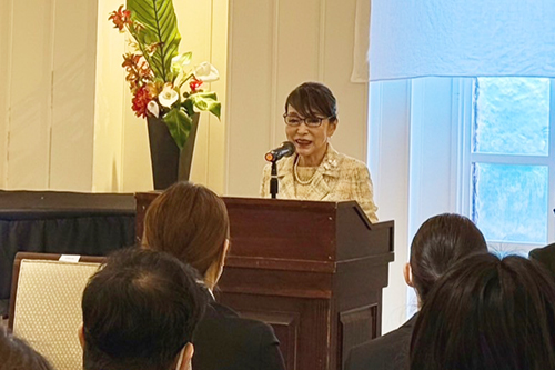 挨拶をする株式会社羽島企画代表取締役宇野恵利子社長
