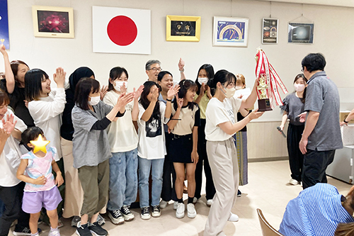 社長賞(団体優勝)の社会福祉法人恵母の会 かいさいの華チーム