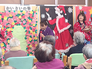 着物で河内おとこ節を熱唱する美空えり子